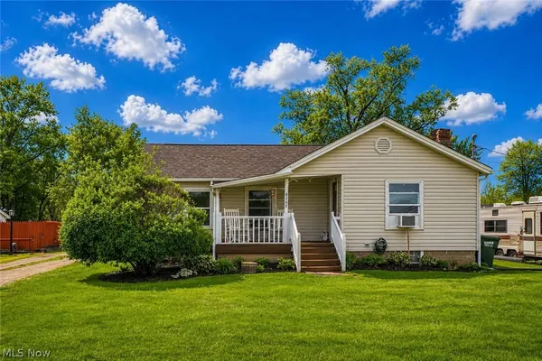 $315,000 | 8242-8244 Navarre Road Southwest, Massillon, OH 44646
