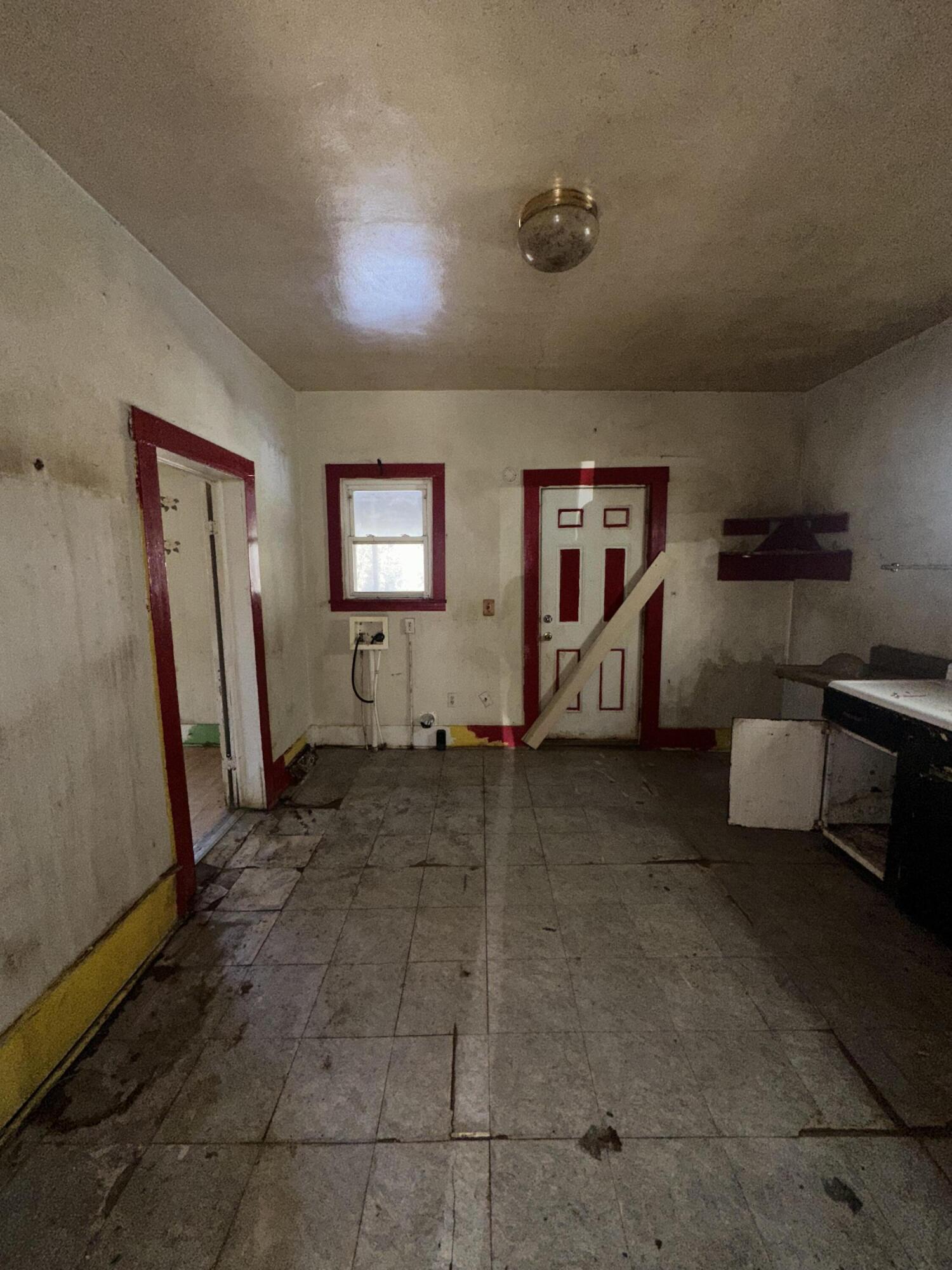 519 Rutherford Avenue Northwest Roanoke, VA 24016 - Photo 8 of 8 IMG_2531