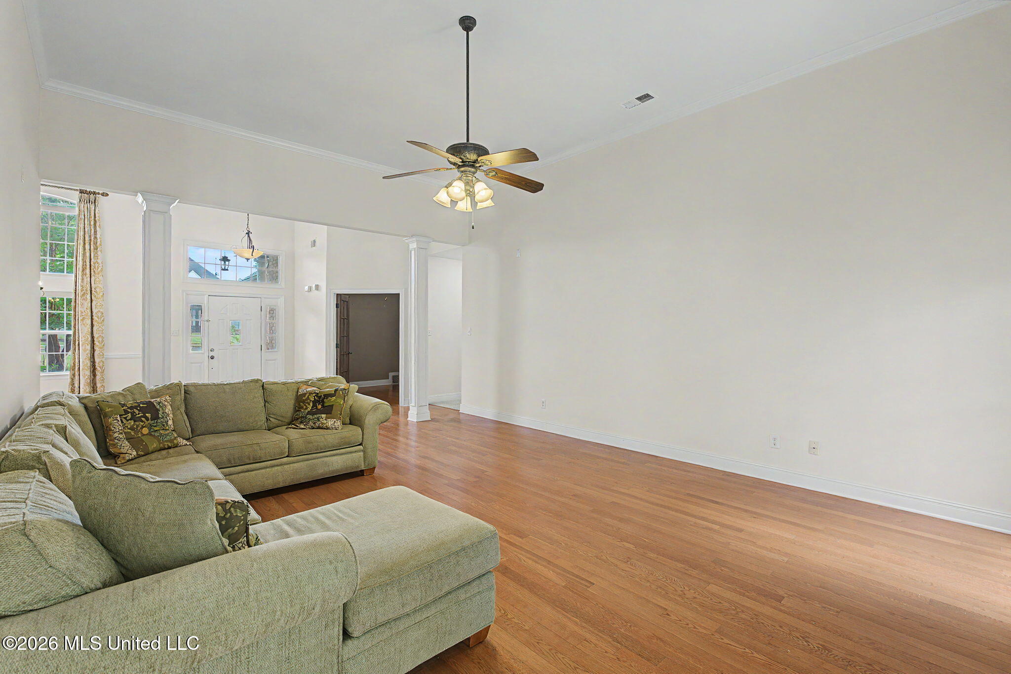 704 Shadow View Drive Hernando, MS 38632 - Photo 12 of 49 Living room!