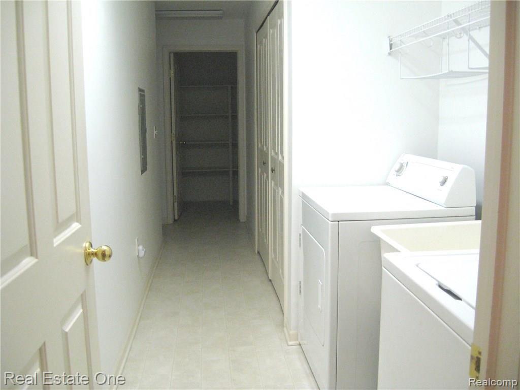 4145 Hampton Ridge Boulevard, Unit 32 Howell, MI 48843 - Photo 21 of 28 IMG_1931.JPG