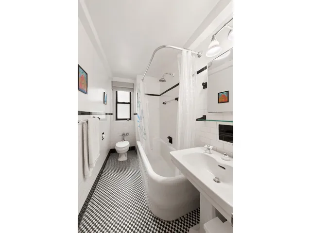 $899,000 | 205 East 78th Street, Unit 12J | Upper East Side