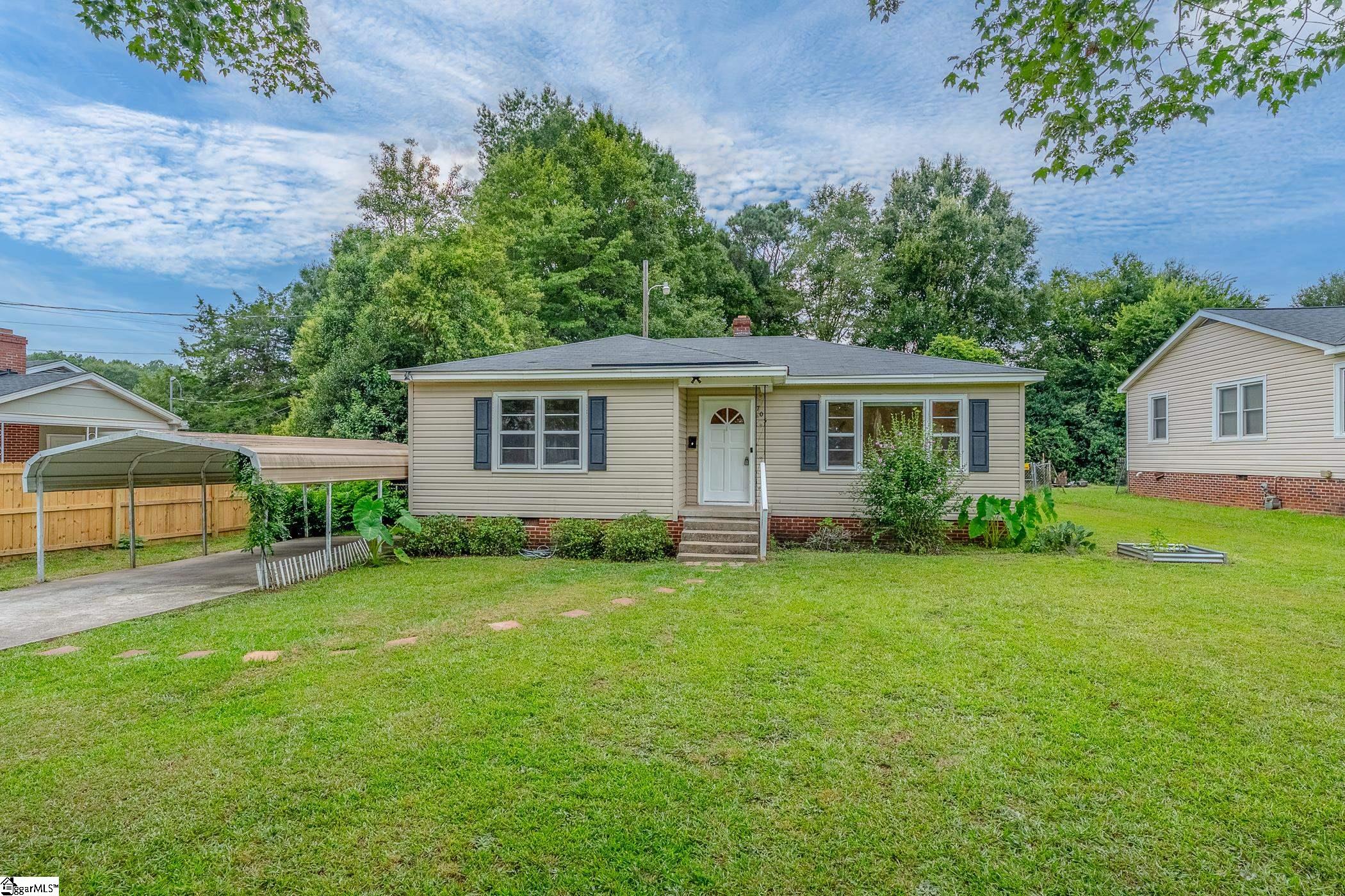 705 Shands Street Clinton, SC 29325 - Photo 1 of 22 Gallery Image 1