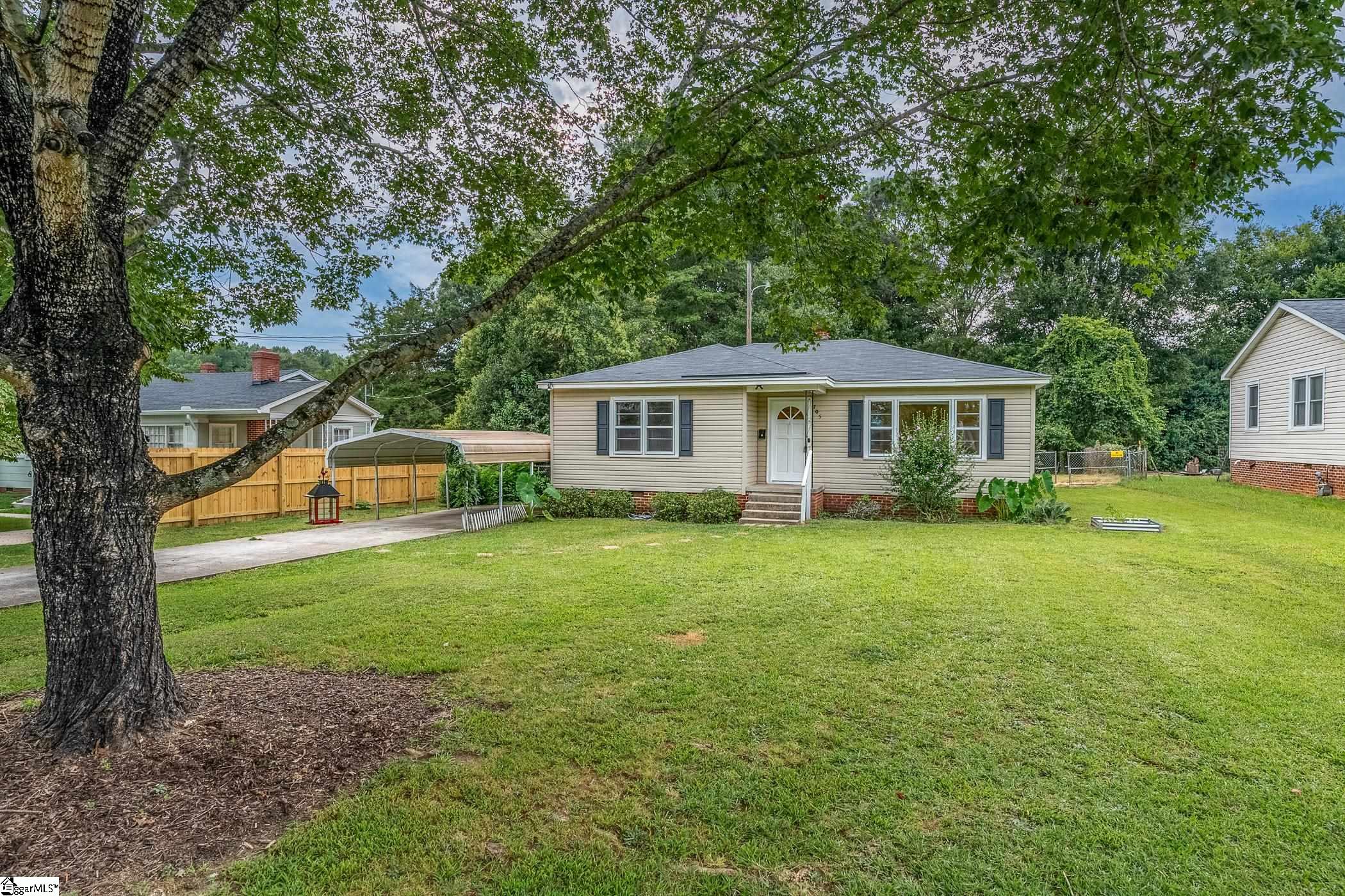 705 Shands Street Clinton, SC 29325 - Photo 2 of 22 Gallery Image 2