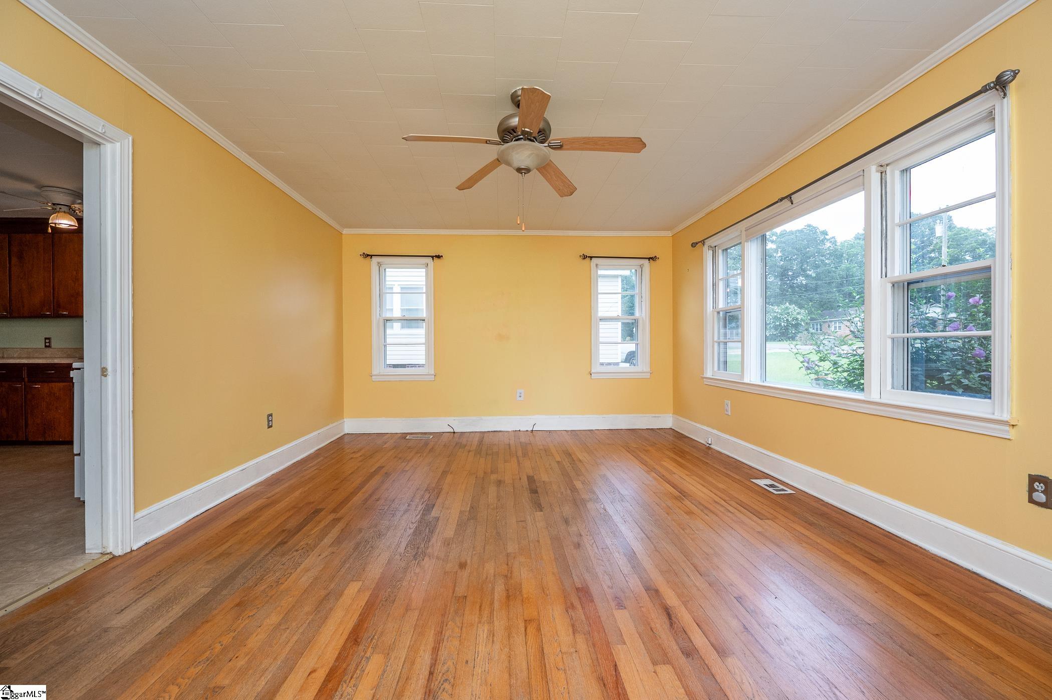705 Shands Street Clinton, SC 29325 - Photo 4 of 22 Gallery Image 4