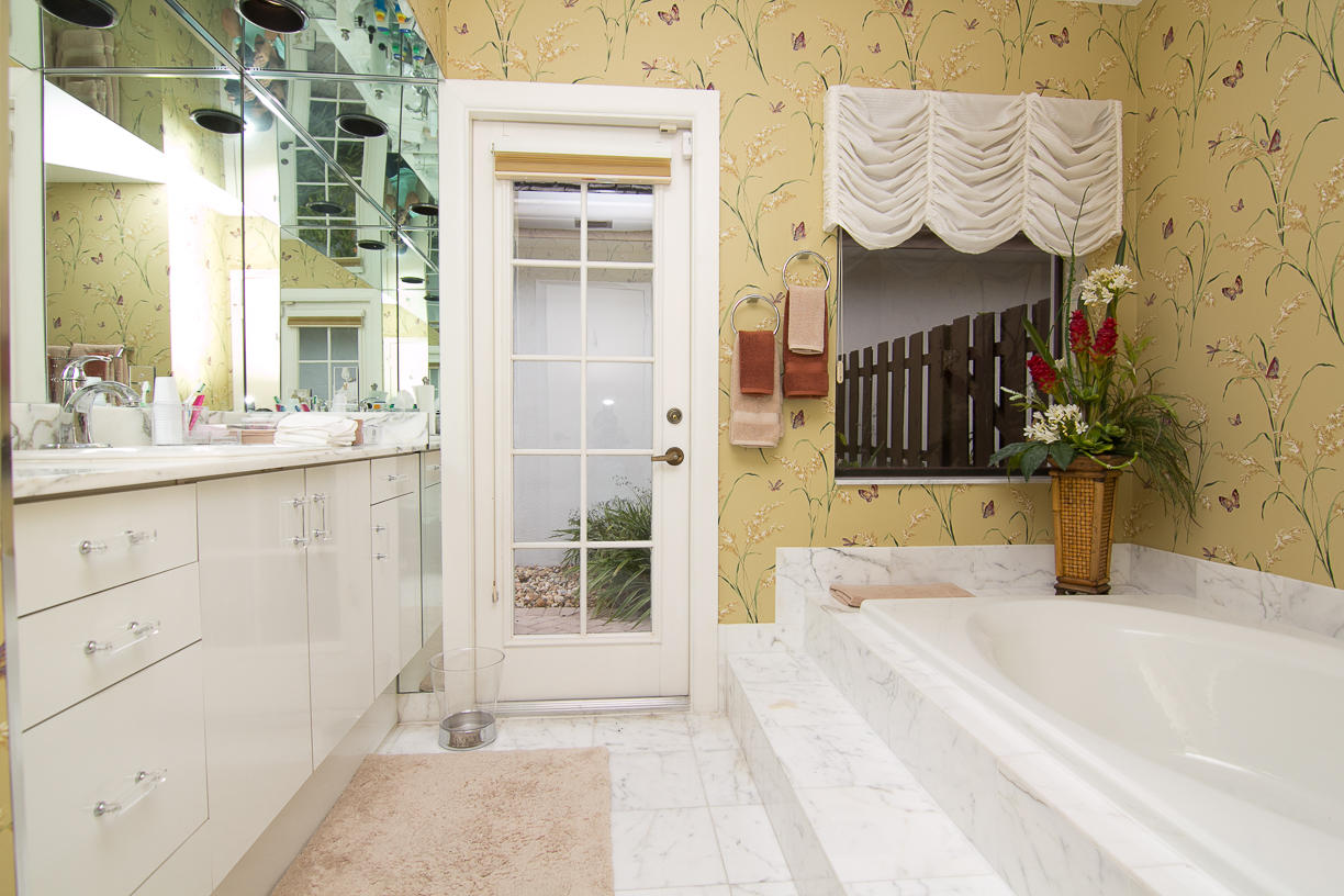 20629 Linksview Circle Boca Raton, FL 33434 - Photo 9 of 19 IMG_3666.jpg