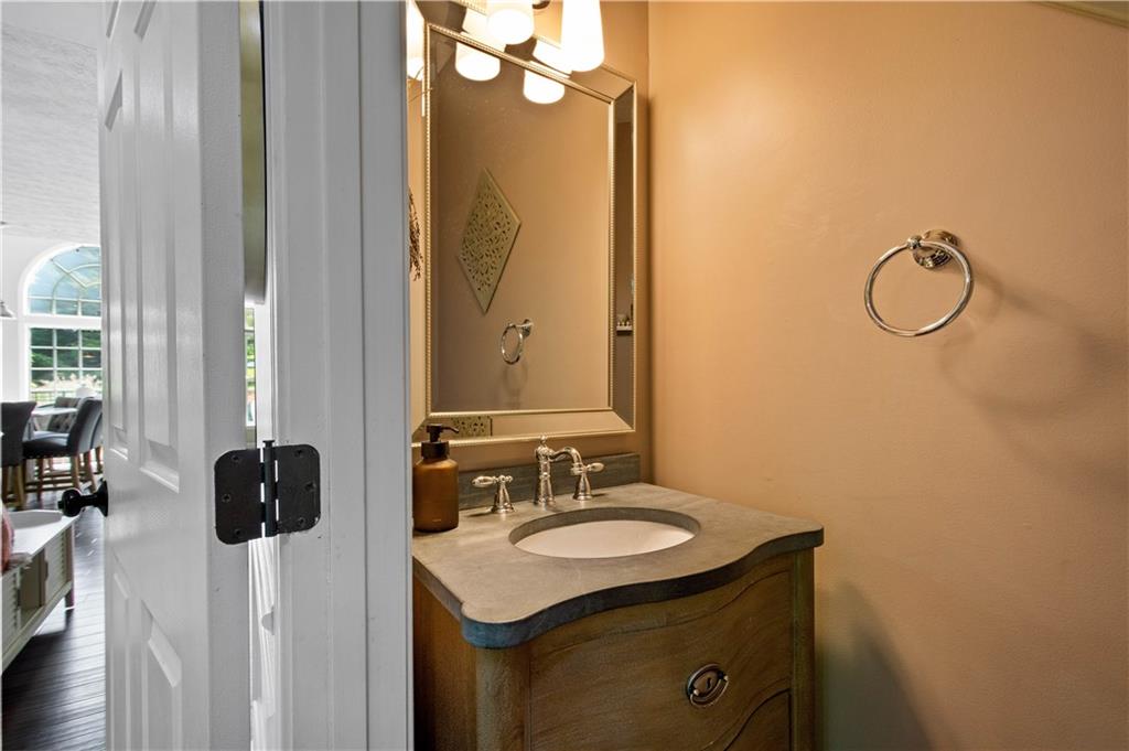 237 Clever Road McKees Rocks, PA 15136 - Photo 16 of 50