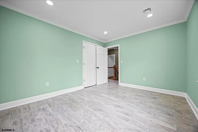 a spacious bathroom with 2 sink and a mirror