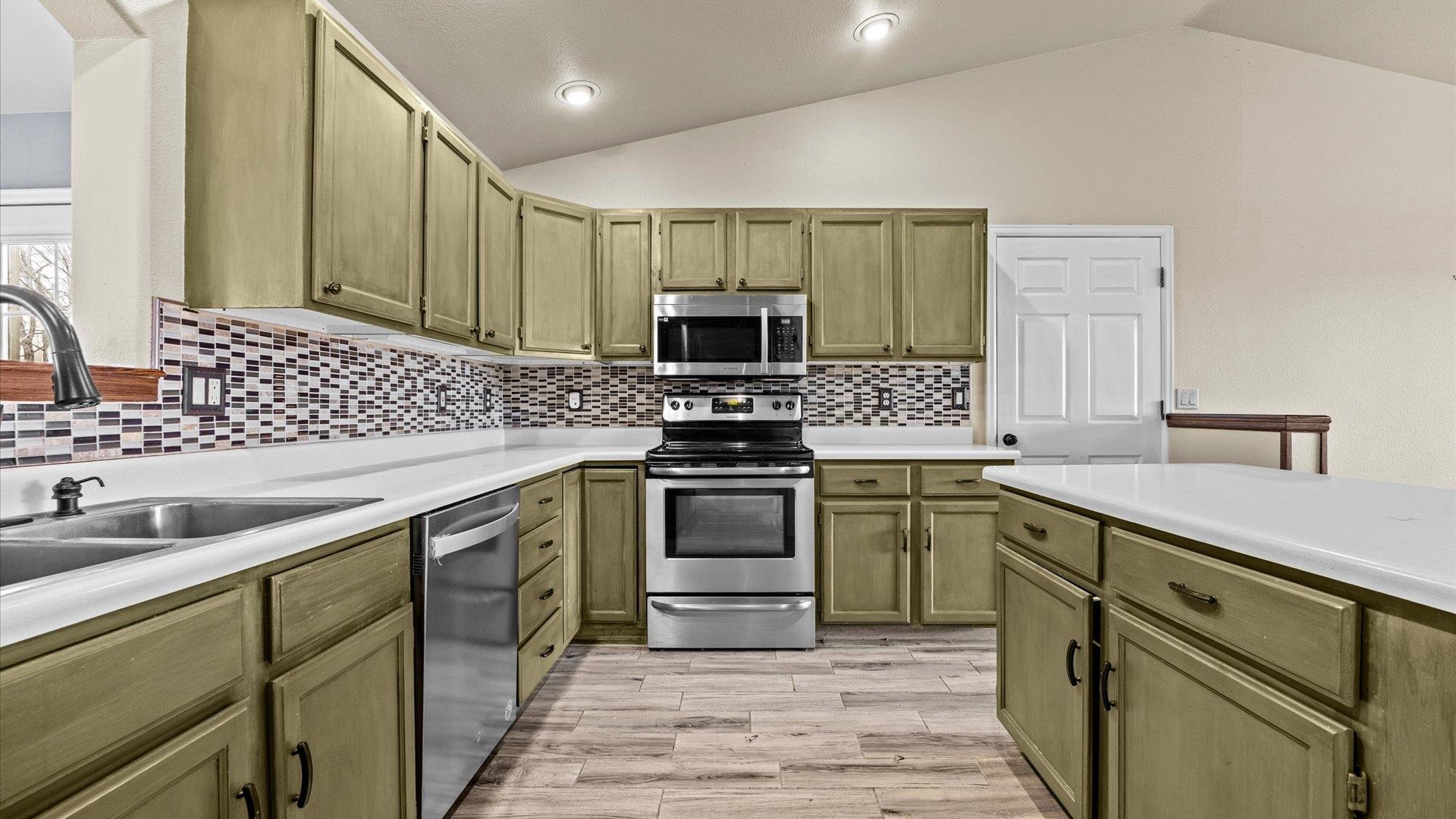 1195-17 1/2 North 1/2 Road Fruita, CO 81521 - Photo 15 of 33 a kitchen with a sink stove and microwave