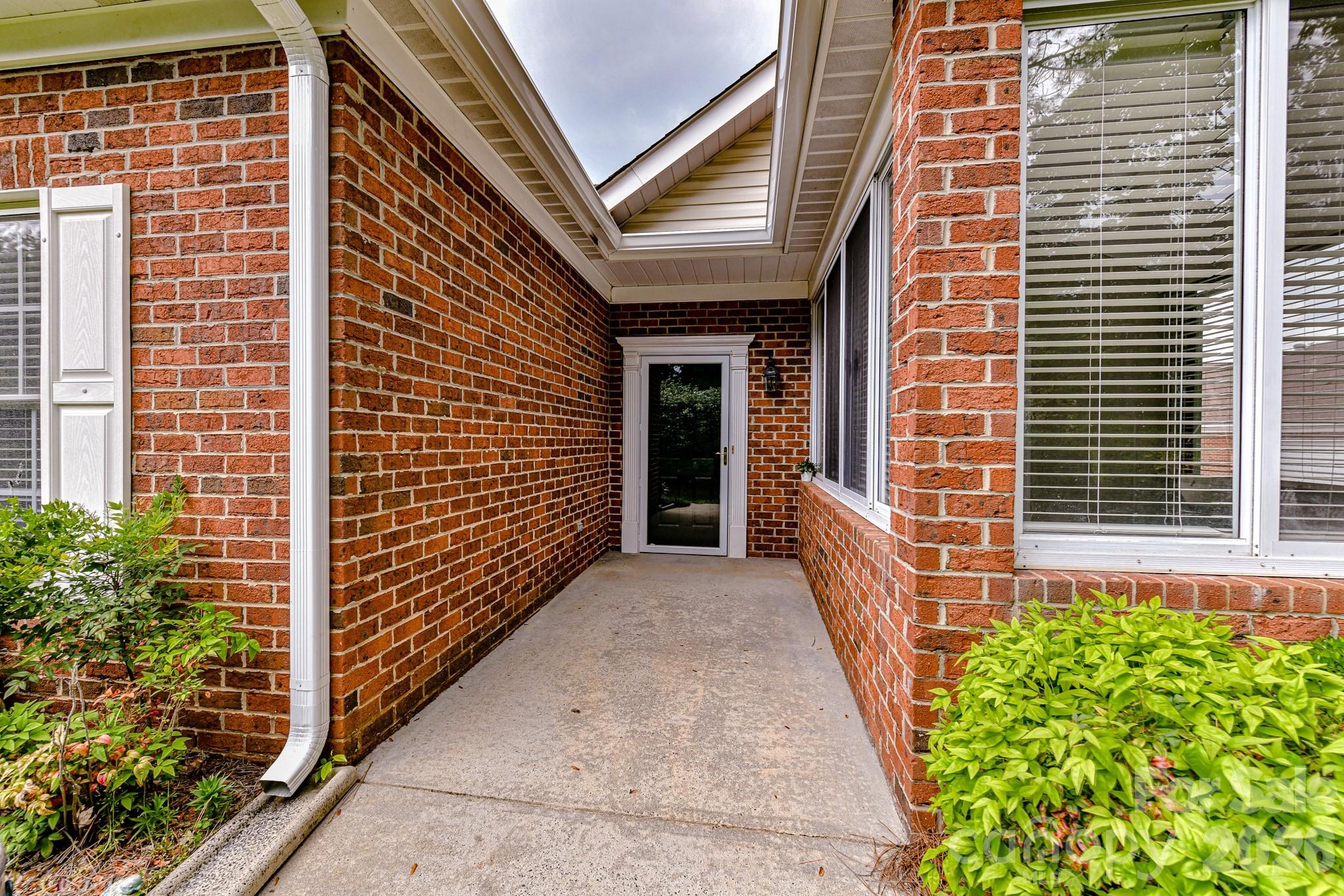 8629 Windsor Ridge Drive Charlotte, NC 28277 - Photo 3 of 28