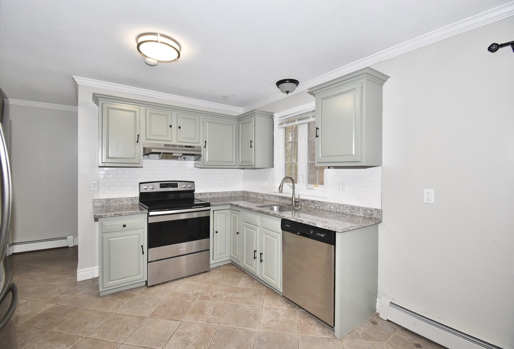 183 Jewett Street Springfield, MA 01129 - Photo 5 of 23