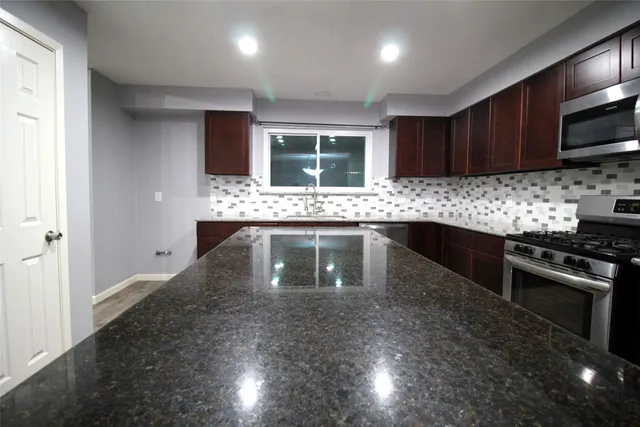 $1,950 | 20074 Crazy Horse Cir Drive, Katy, TX 77449