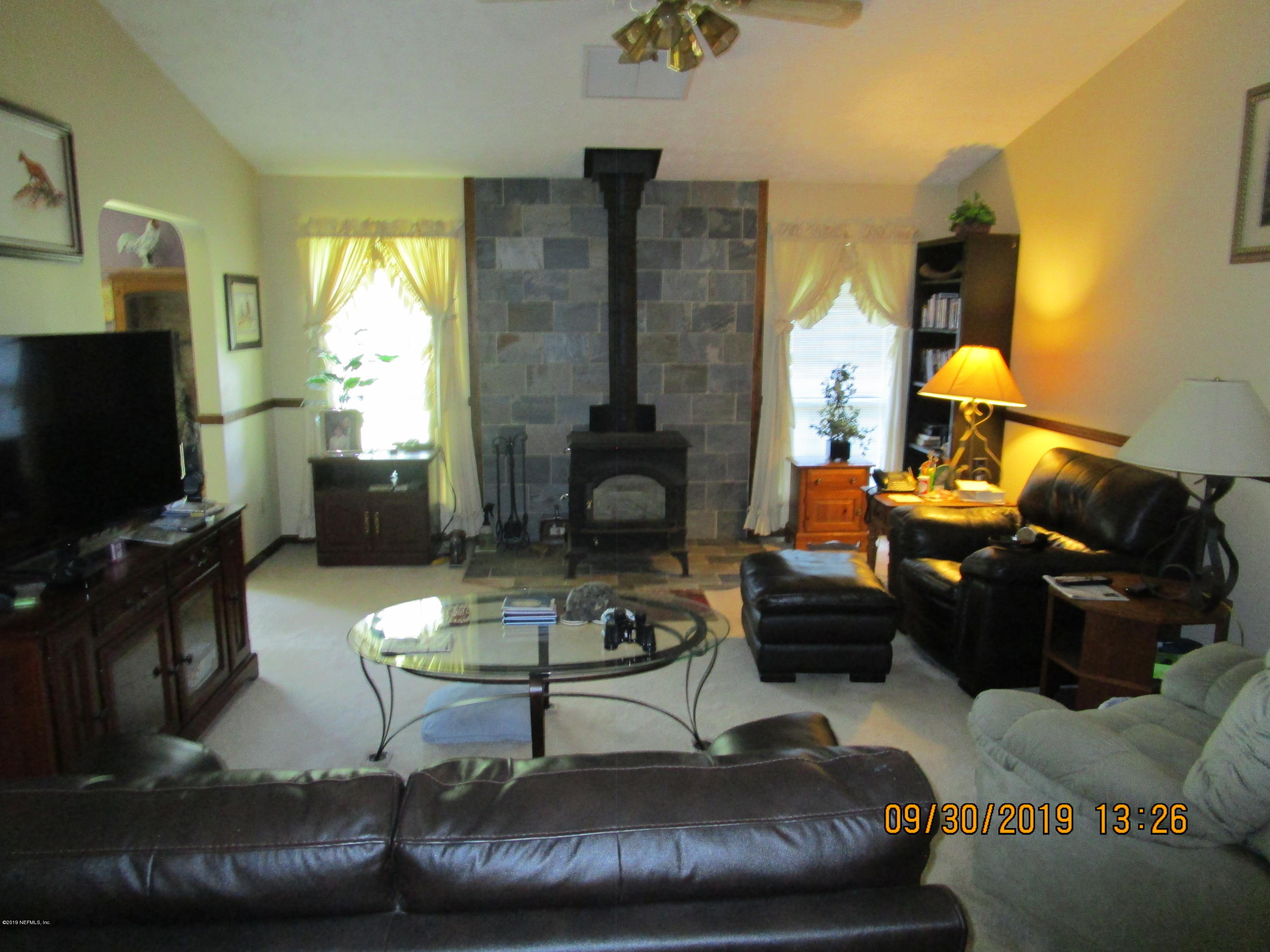 43076 Thomas Creek Road Callahan, FL 32011 - Photo 9 of 17 Living Rm