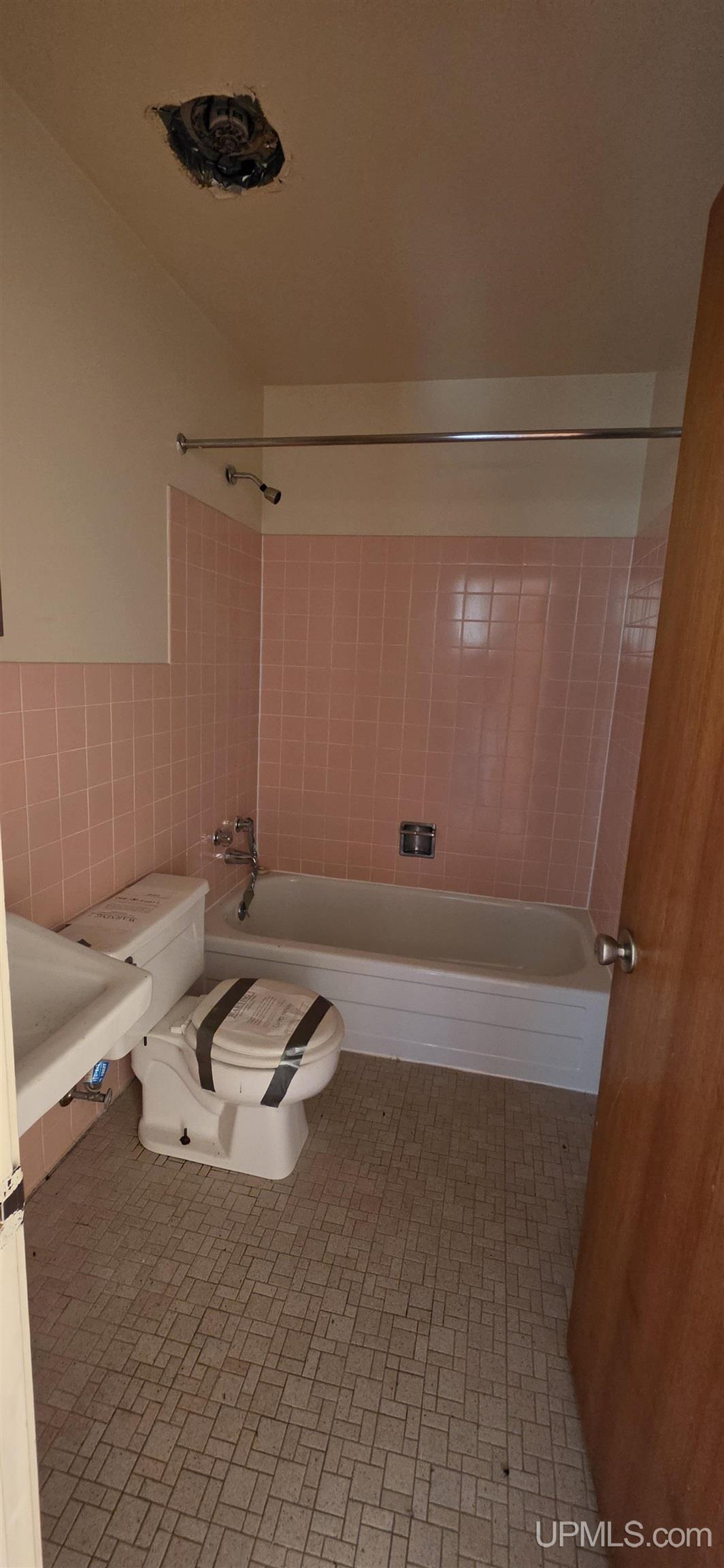 135 Banshee Gwinn, MI 49841 - Photo 5 of 7
