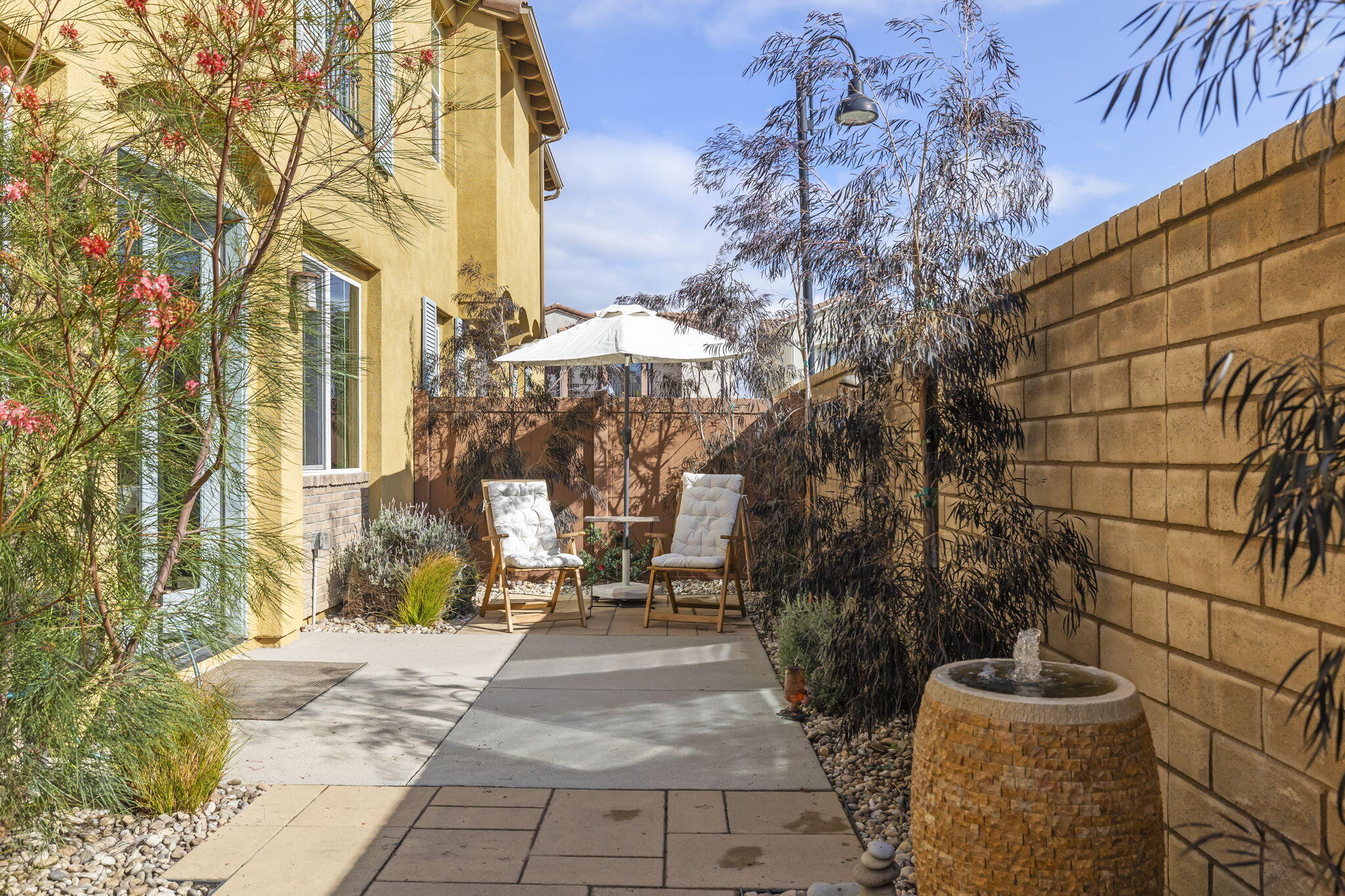 2339 Nicklaus Street Oxnard, CA 93036 - Photo 41 of 50 a view of outdoor space and yard