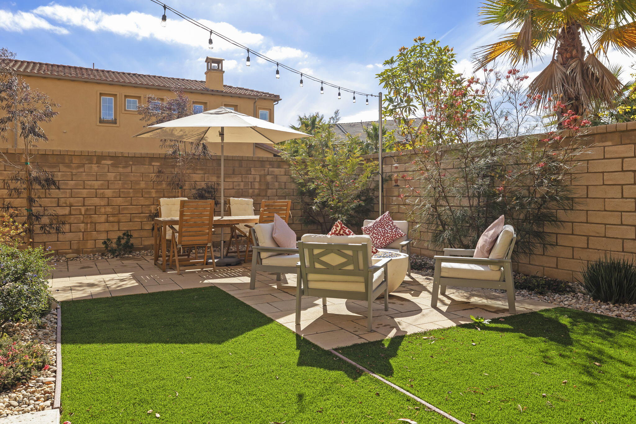 2339 Nicklaus Street Oxnard, CA 93036 - Photo 46 of 50 a view of a patio with chairs and a table