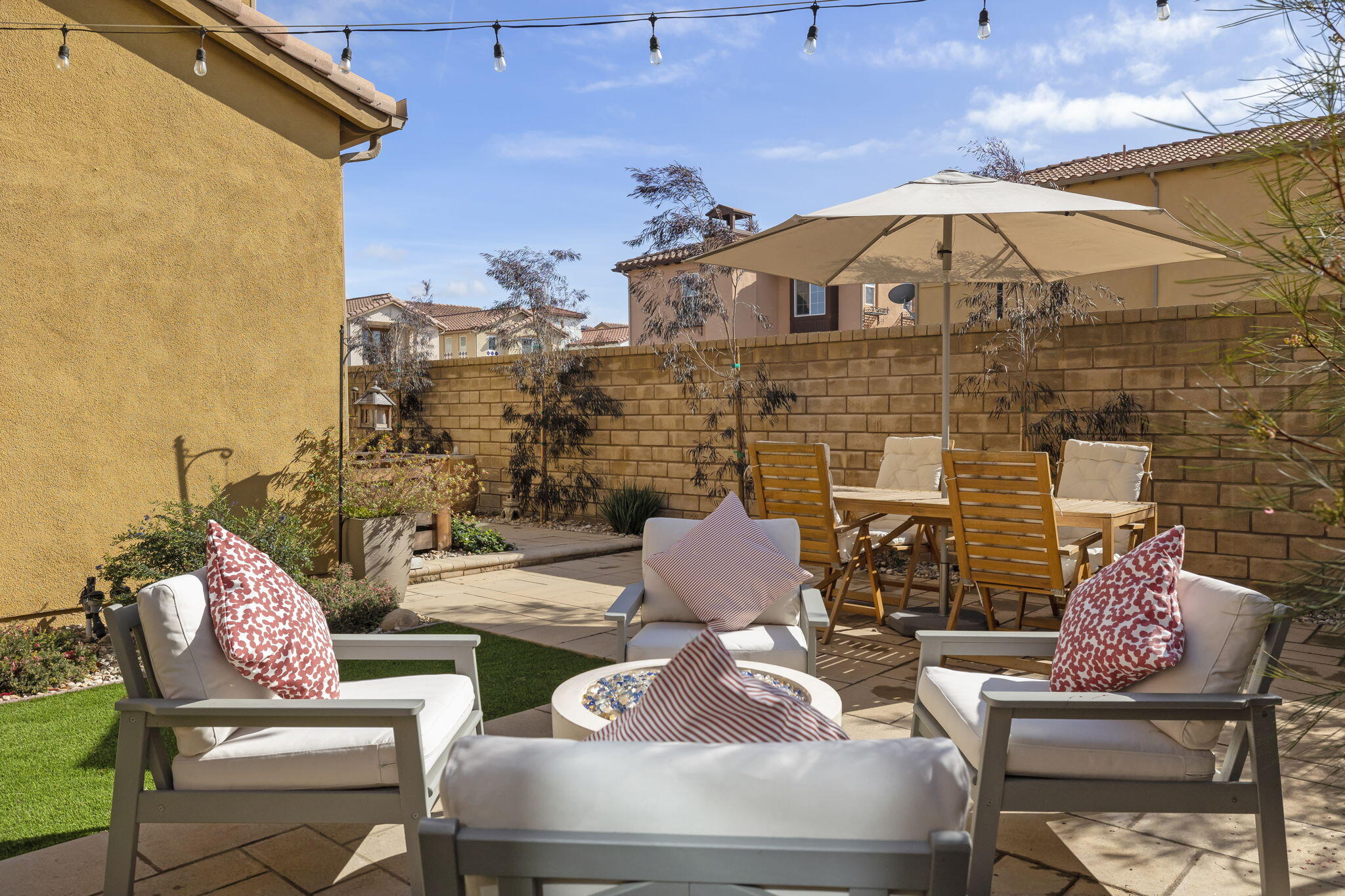 2339 Nicklaus Street Oxnard, CA 93036 - Photo 48 of 50 a outdoor living space with furniture and city view