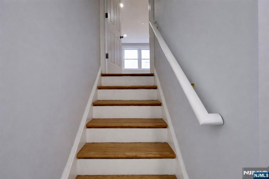 86 Howland Avenue Teaneck, NJ 07666 - Photo 28 of 50