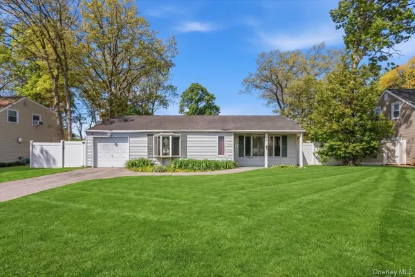 $590,000 | 14 Lurcott Lane, Central Islip, NY 11722