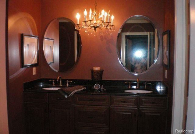 976 Golfview Court, Unit 5 Rochester, MI 48307 - Photo 9 of 10 Master Bath