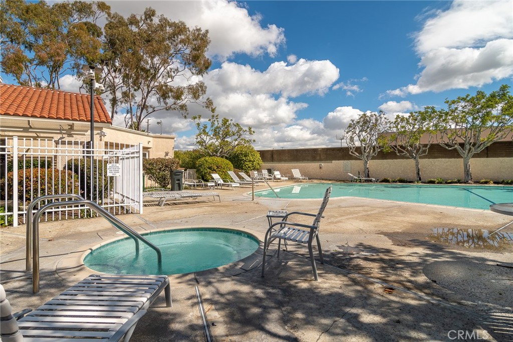 19132 Shoreline Lane, Unit 8 Huntington Beach, CA 92648 - Photo 30 of 32 Community spa & pool