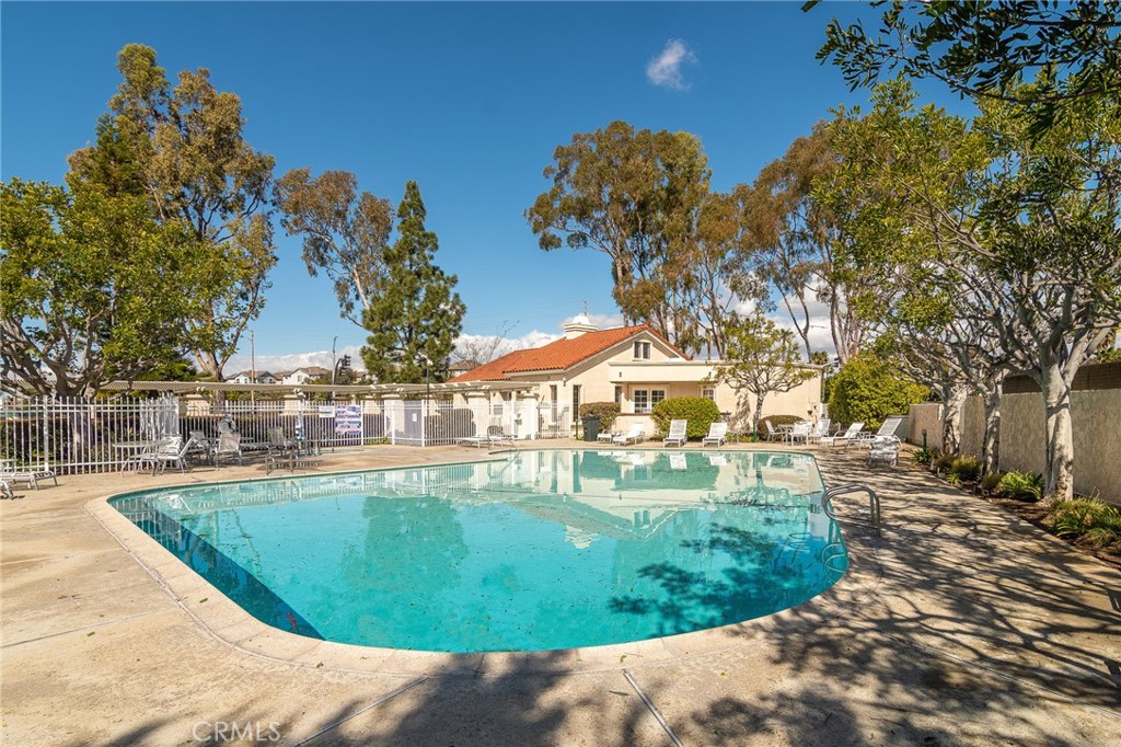 19132 Shoreline Lane, Unit 8 Huntington Beach, CA 92648 - Photo 31 of 32 Community pool