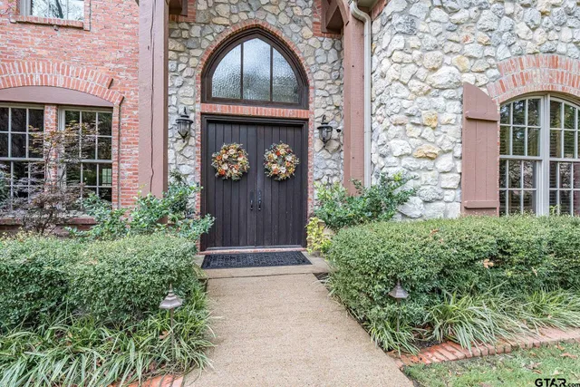 a view of a house with a yard and garage