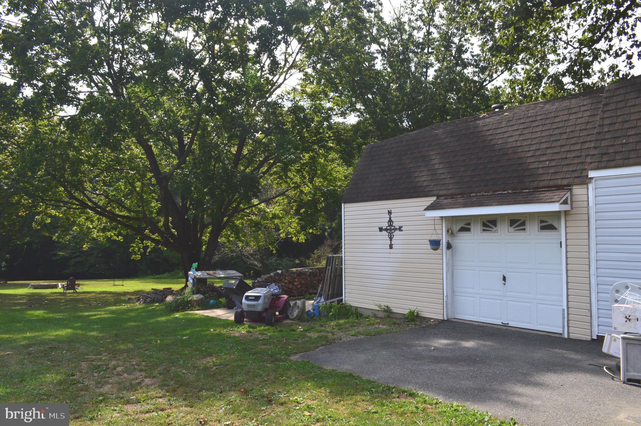 325 West Knowlton Road Media, PA 19063 - Photo 41 of 52 Large garage space with loft
