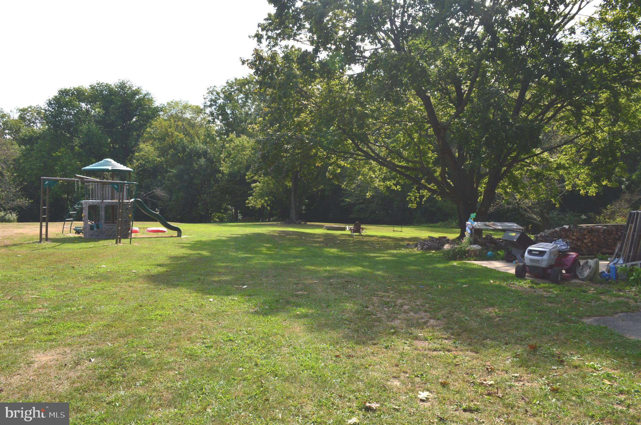 325 West Knowlton Road Media, PA 19063 - Photo 42 of 52 Deep yard