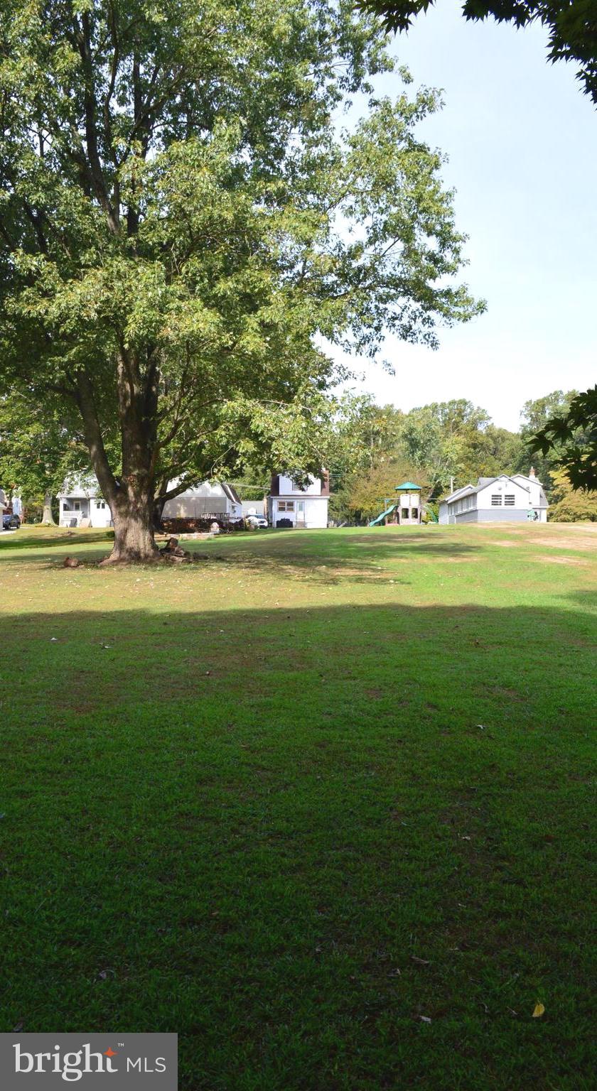 325 West Knowlton Road Media, PA 19063 - Photo 44 of 52 Deep yard