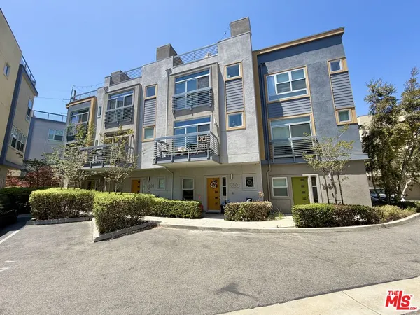 $6,050 | 2753 Waverly Drive, Unit 1003, Los Angeles, CA 90039