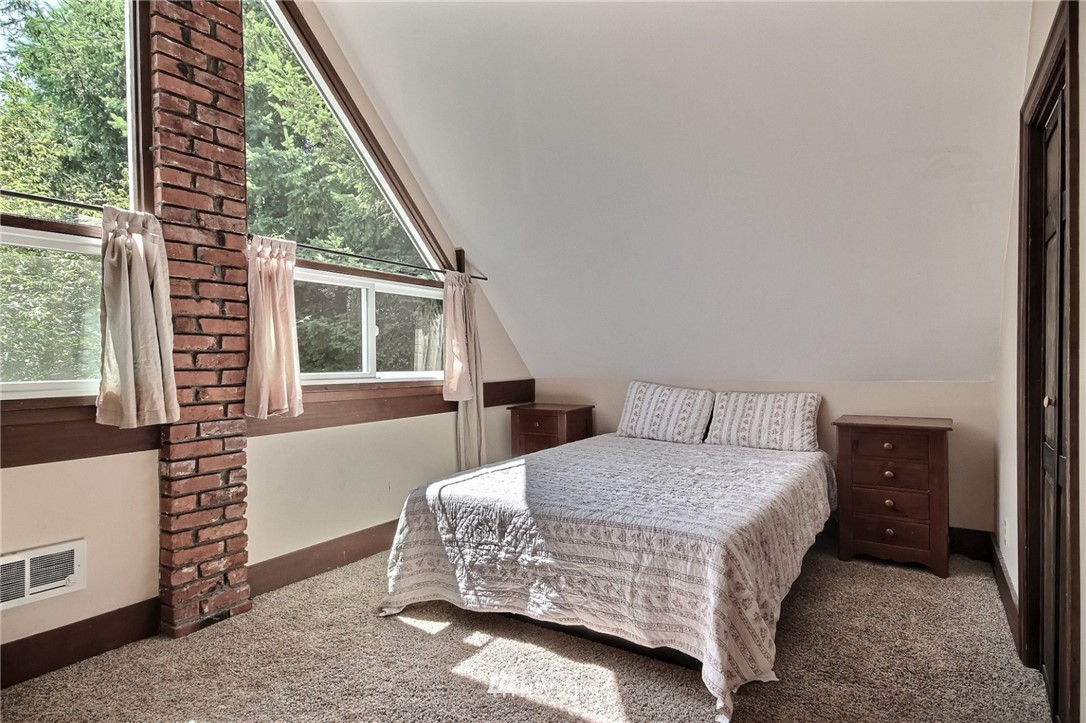 10329 East Riverside Drive Bothell, WA 98011 - Photo 7 of 15