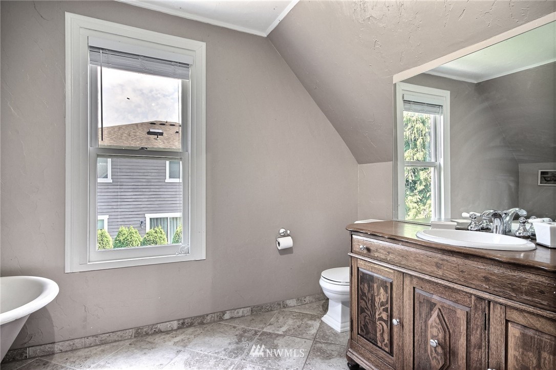 10329 East Riverside Drive Bothell, WA 98011 - Photo 10 of 15