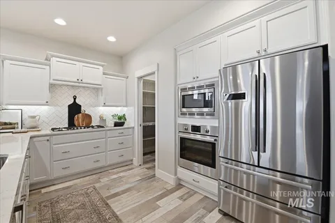 $725,000 | 7691 West Hill Road, Boise, ID 83714