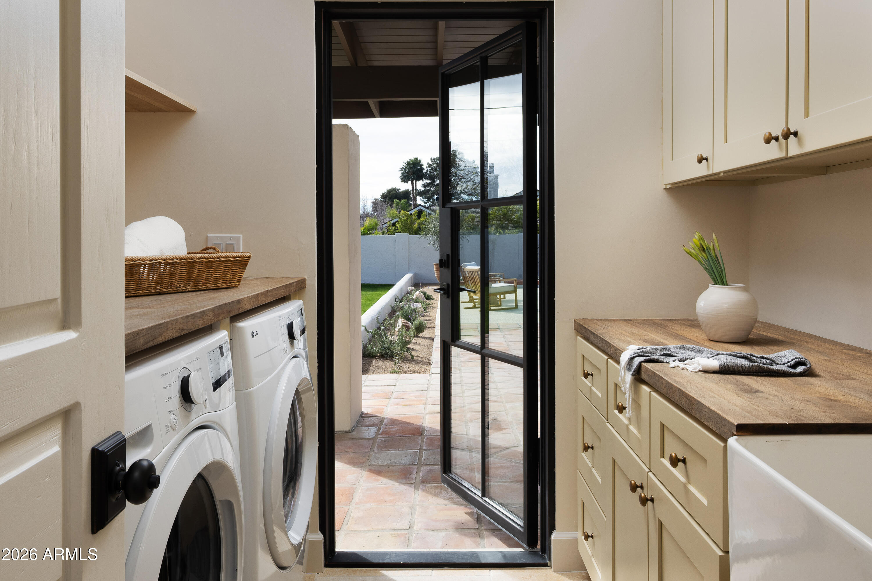 5501 East Camelback Road Phoenix, AZ 85018 - Photo 45 of 60 a view of kitchen with stove