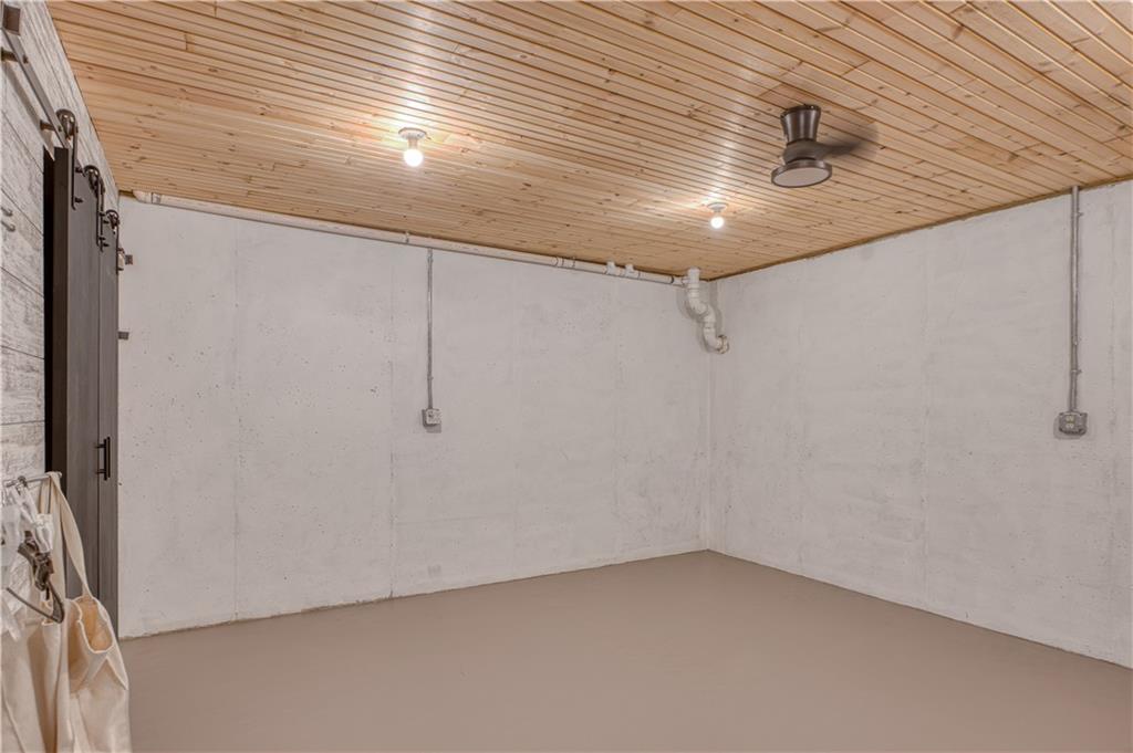 2523 Southeast Wyandotte Road Columbus, KS 66725 - Photo 18 of 29