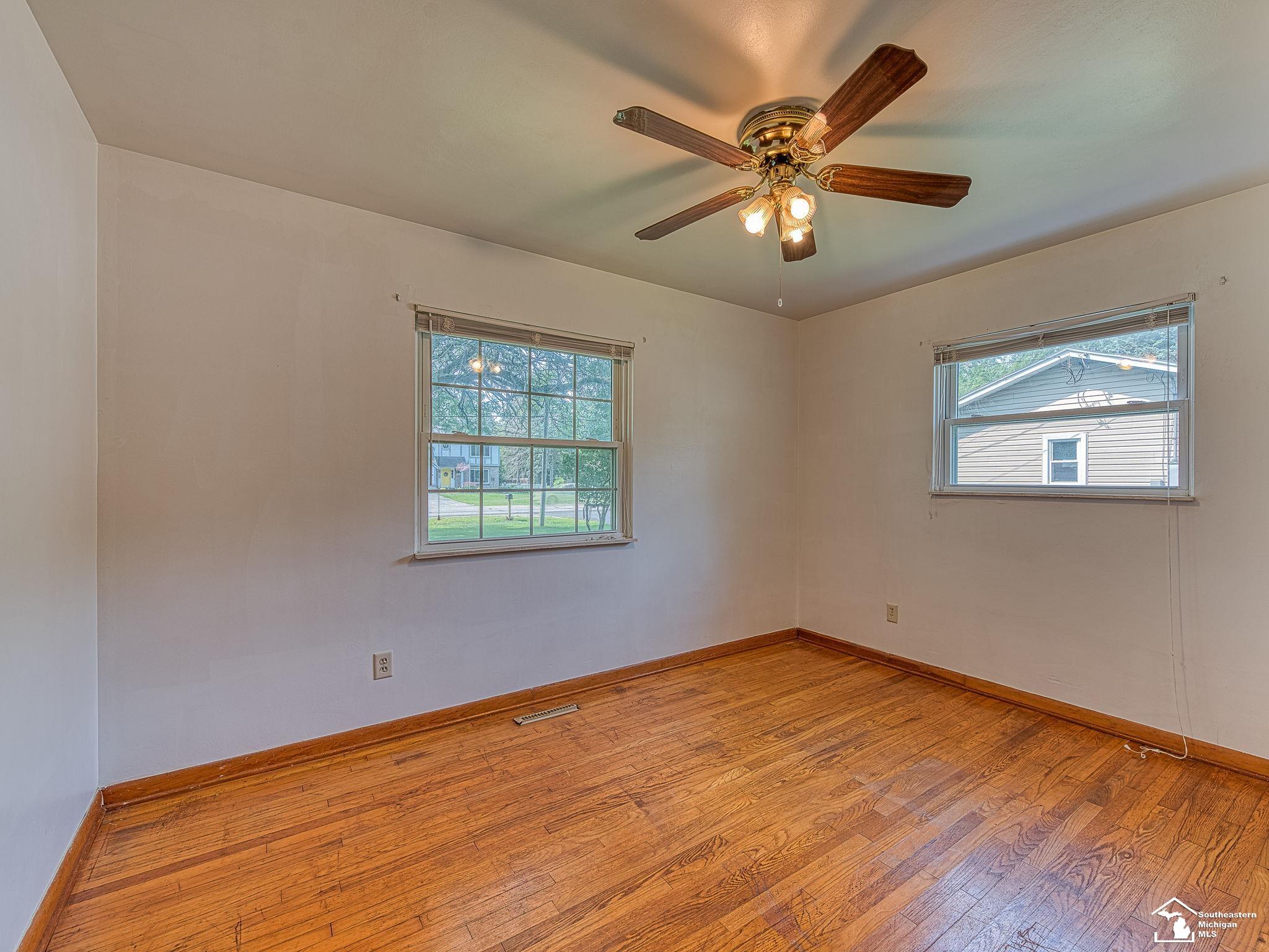 1302 Smith Temperance, MI 48182 - Photo 8 of 24 50116768-7.JPG