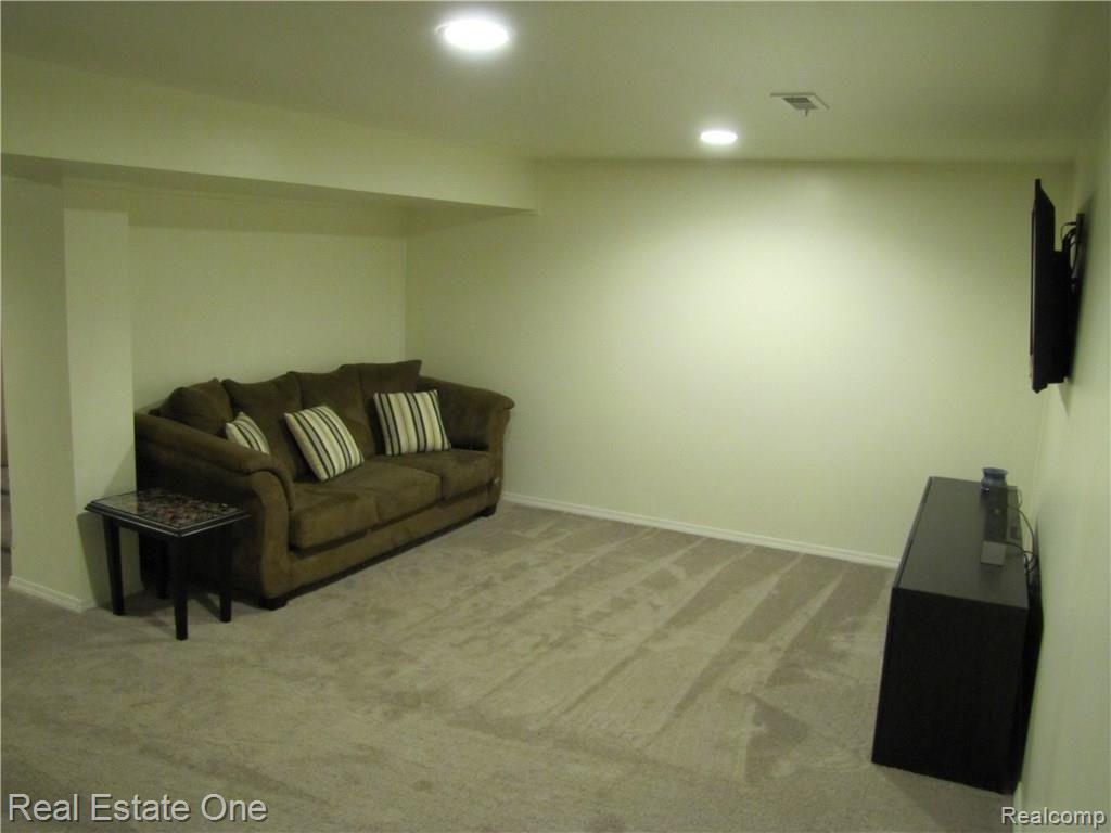 4026 West Thompson Road Linden, MI 48451 - Photo 16 of 19 IMG_3761.JPG