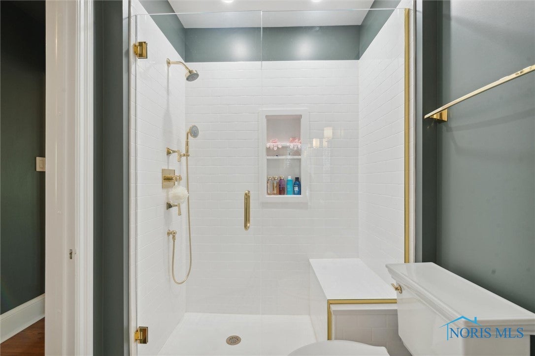 3525 Ridgewood Road Toledo, OH 43606 - Photo 29 of 50 Primary Bathroom