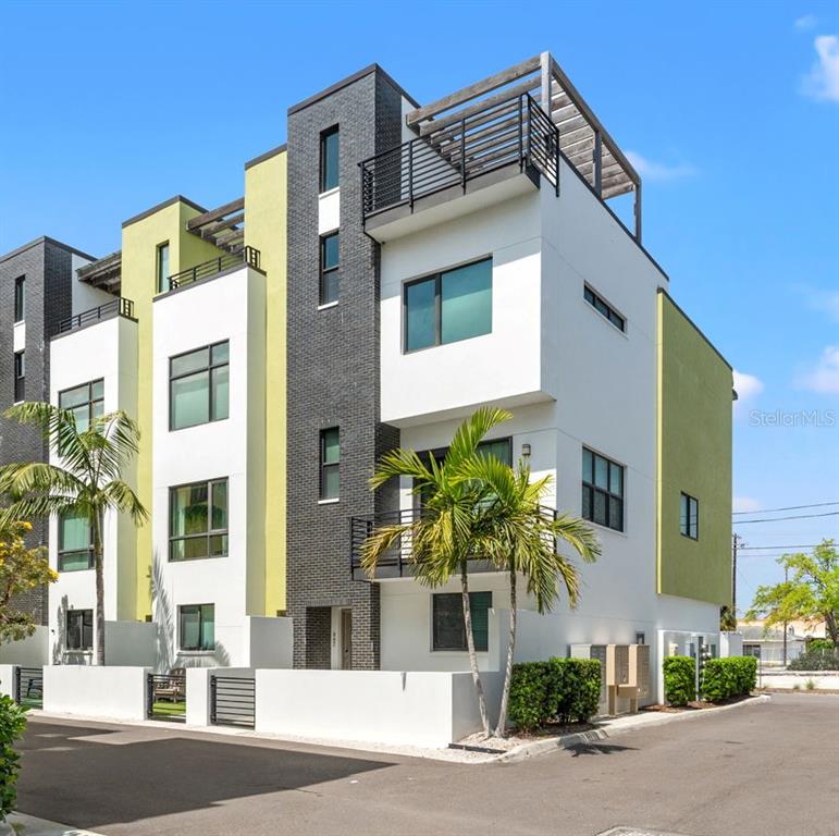 907 Arlington Ave North  