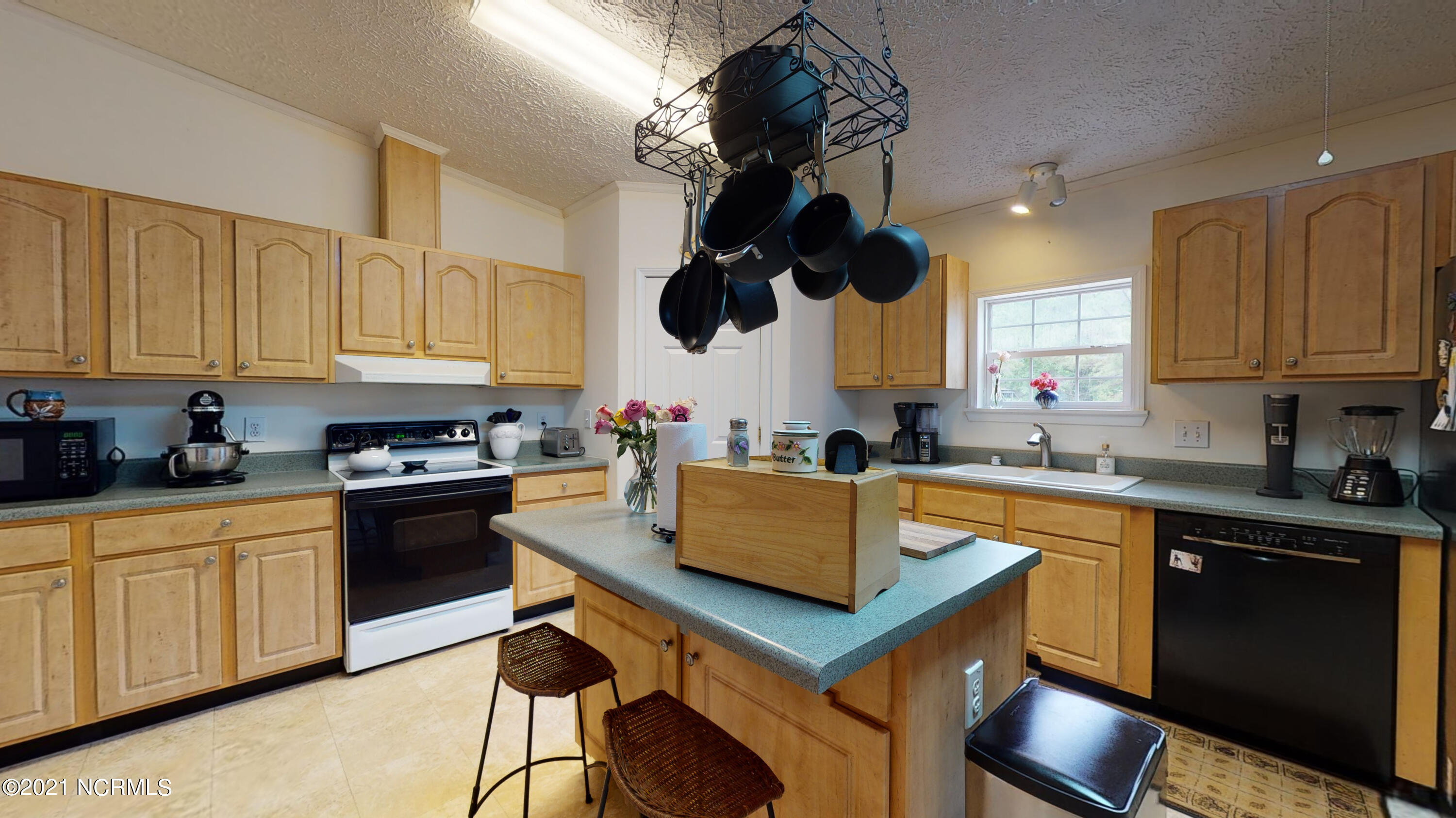 375 Shoo Fly Road New Bern, NC 28560 - Photo 42 of 77 Kitchen
