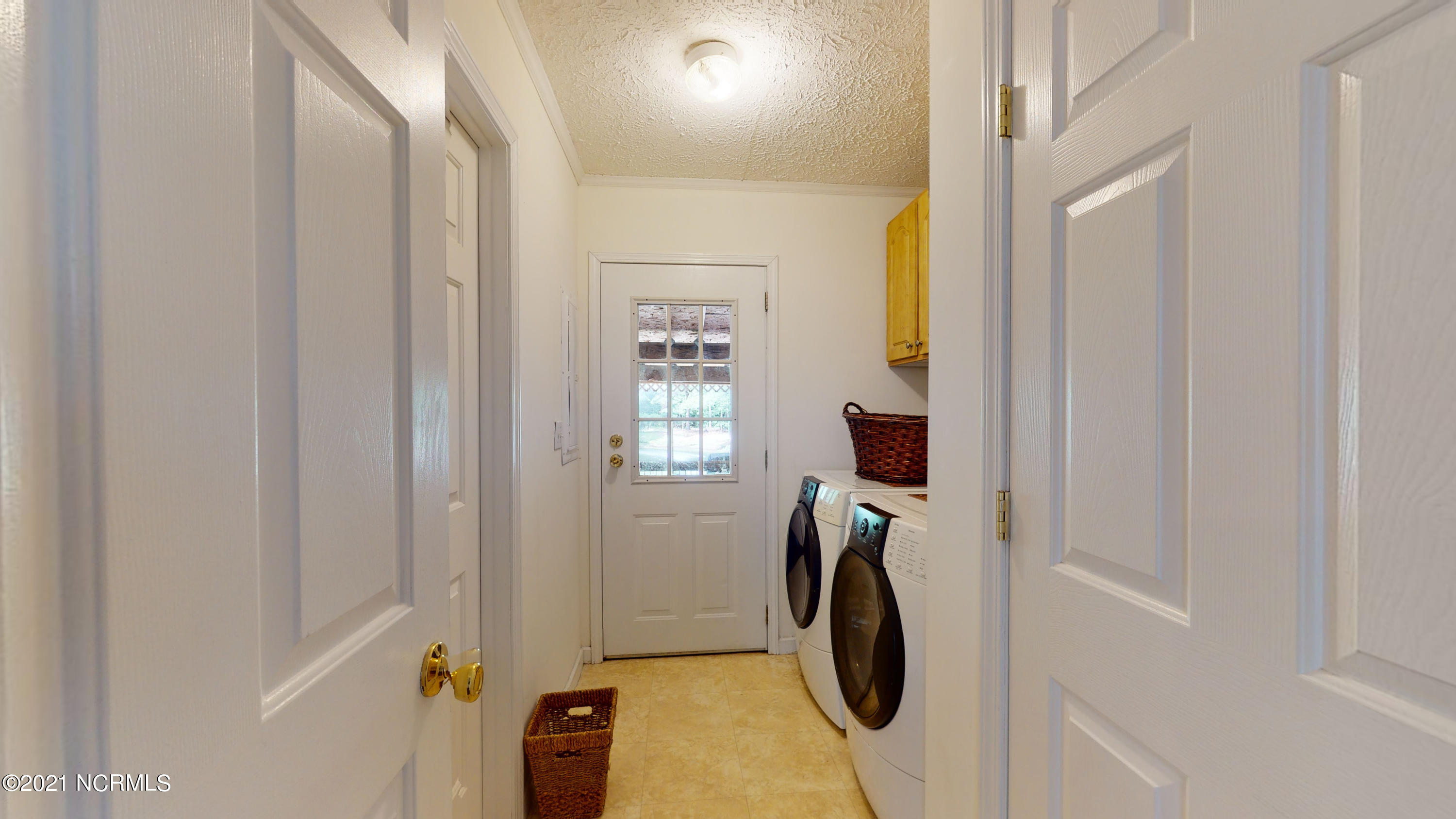 375 Shoo Fly Road New Bern, NC 28560 - Photo 58 of 77 Laundry Room