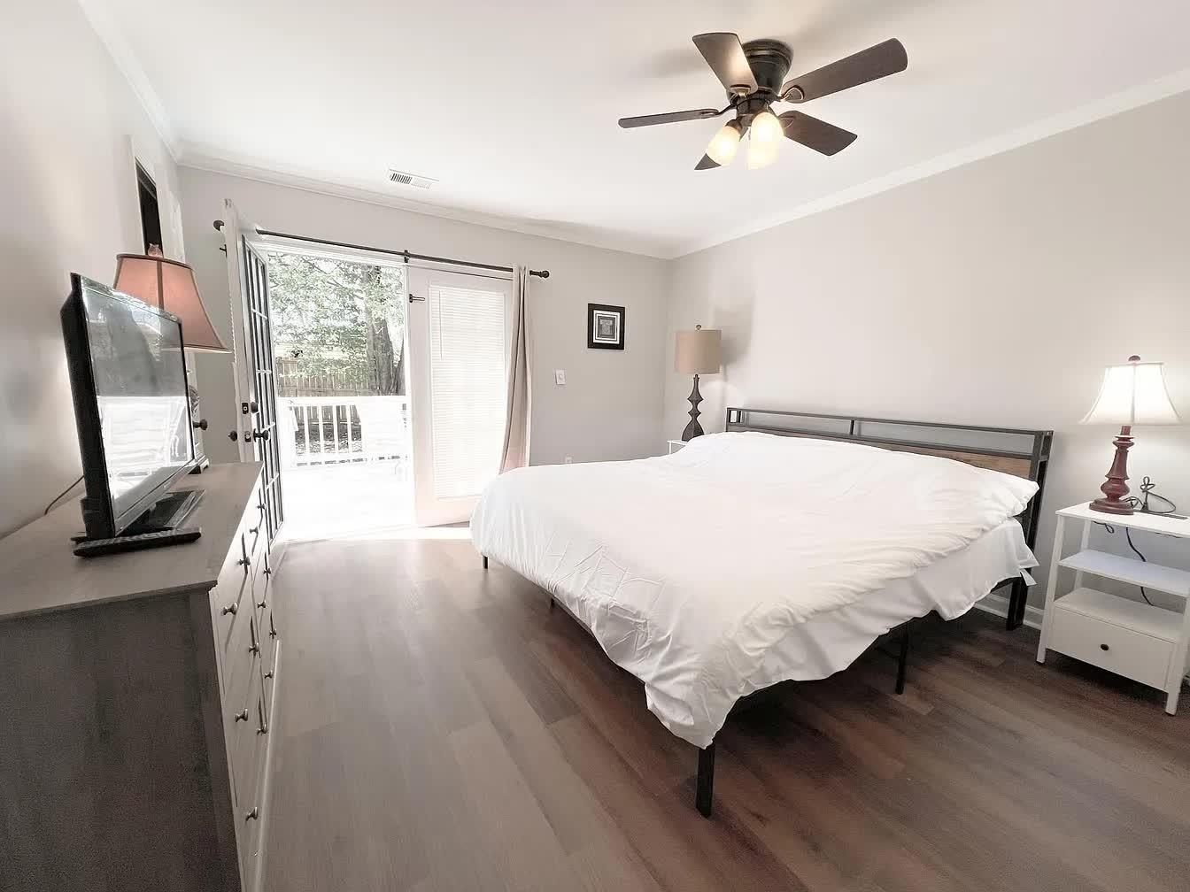 15 South Cox Street Memphis, TN 38104 - Photo 10 of 20 a bedroom with a bed a flat screen tv and a couch