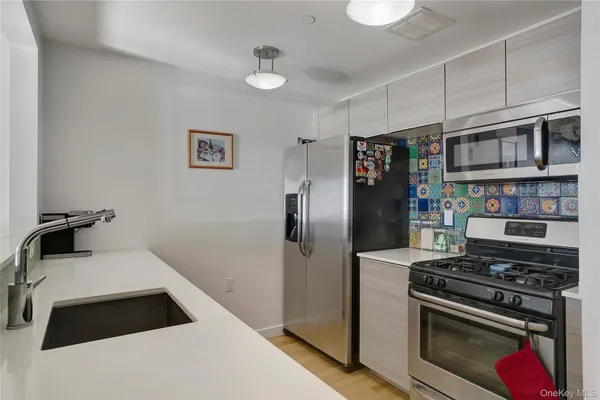 $799,000 | 91-16 Shore Front Parkway, Unit 5D | Hammels