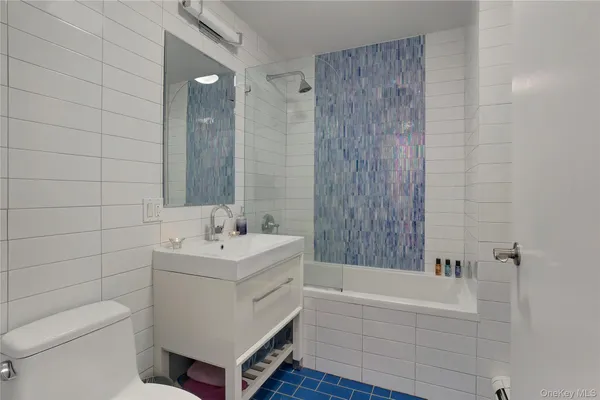 $799,000 | 91-16 Shore Front Parkway, Unit 5D | Hammels