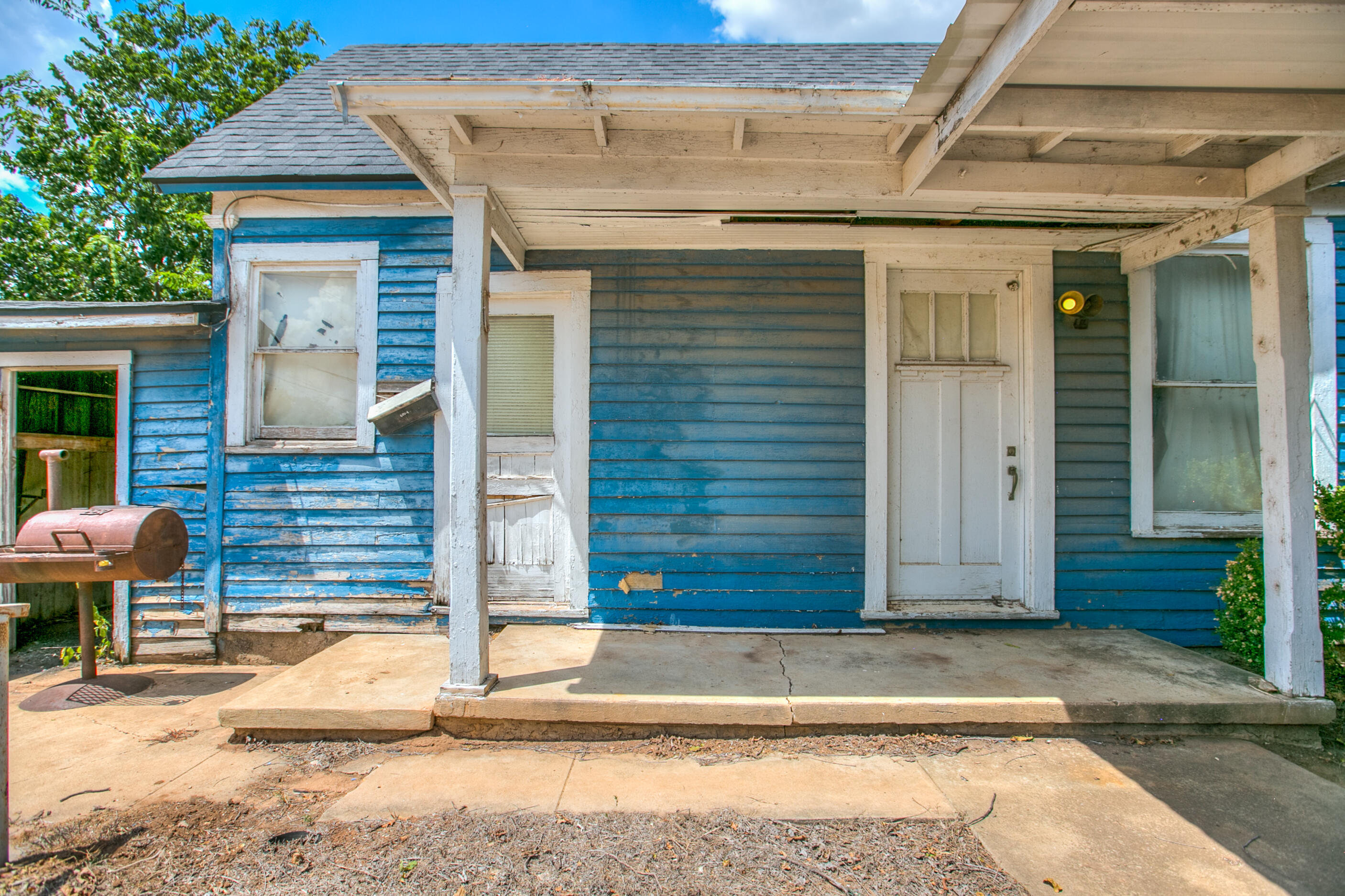 601 North 10th Street Ballinger, TX 76821 - Photo 25 of 29 Detached Garage/Guest Apartment