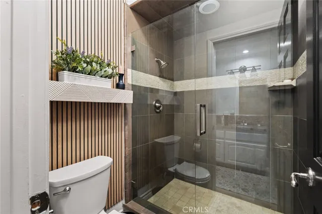 a view of a livingroom with wooden floor and windows