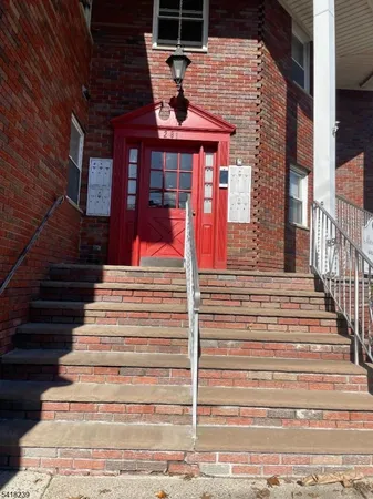 $1,950 | 281 Bloomfield Avenue, Unit 7, Nutley, NJ 07110