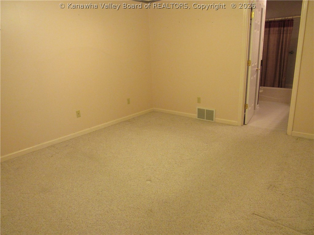 28 Wynfield Trace Winfield, WV 25213 - Photo 11 of 19 Master bedroom suite.