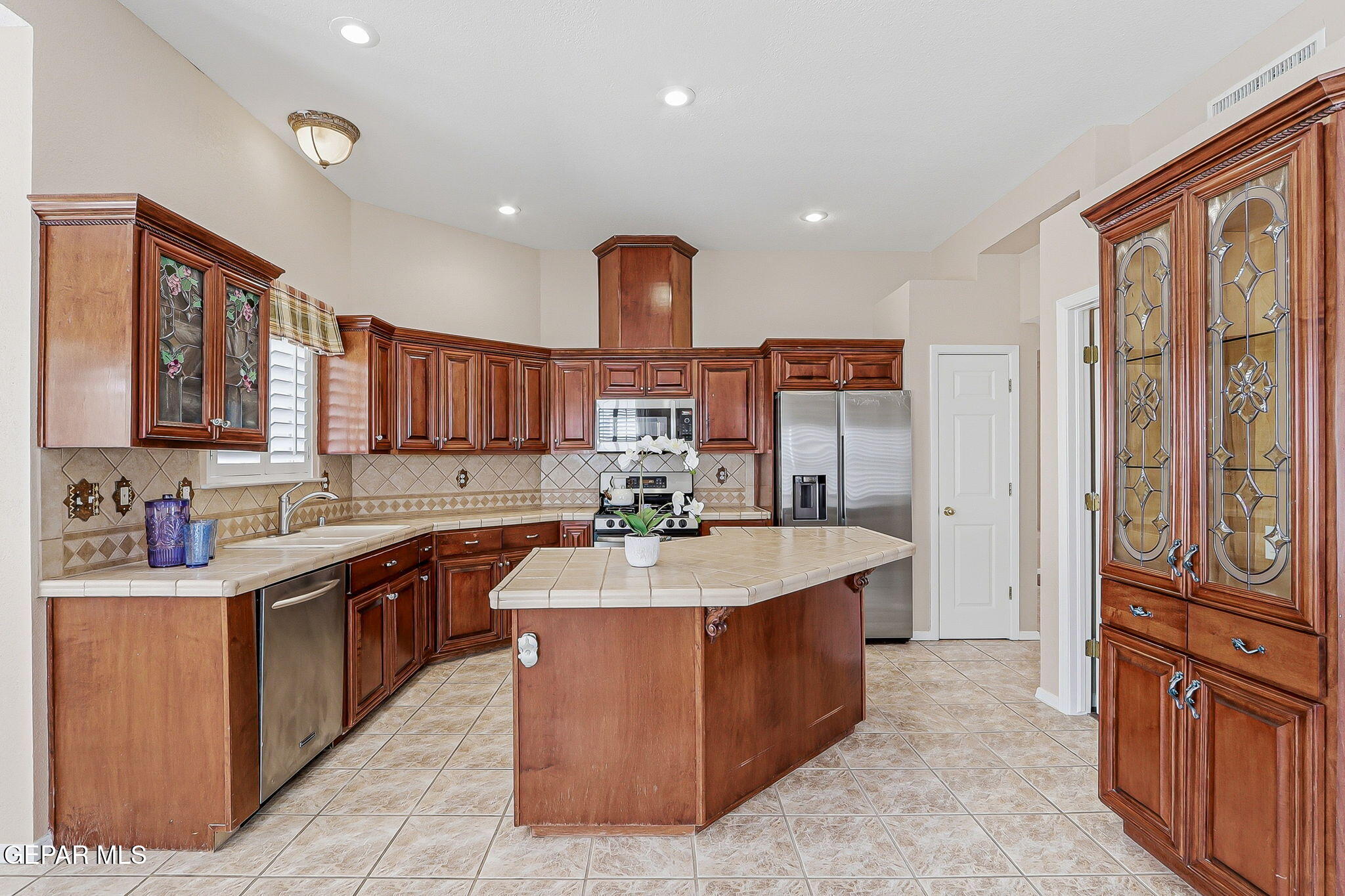 1385 Rainbow Ridge Drive El Paso, TX 79912 - Photo 18 of 49 35-web-or-mls-IMG_6306