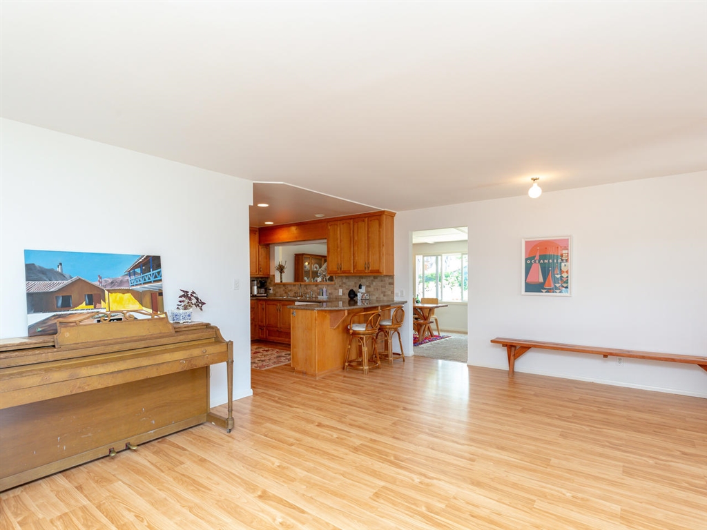 1452 Ridgeway Street Oceanside, CA 92054 - Photo 5 of 25 Gallery Image 5